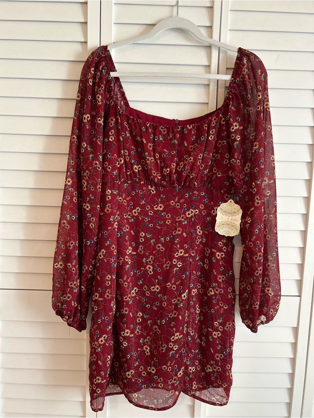 NWT. ALTAR’D STATE Floral Burgundy Square-Neck Mini Dress.